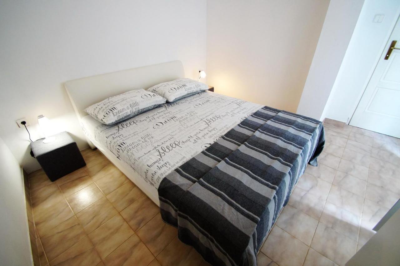 Apartments Petrovic Primošten Buitenkant foto