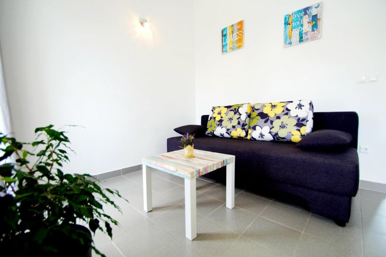 Apartments Petrovic Primošten Buitenkant foto
