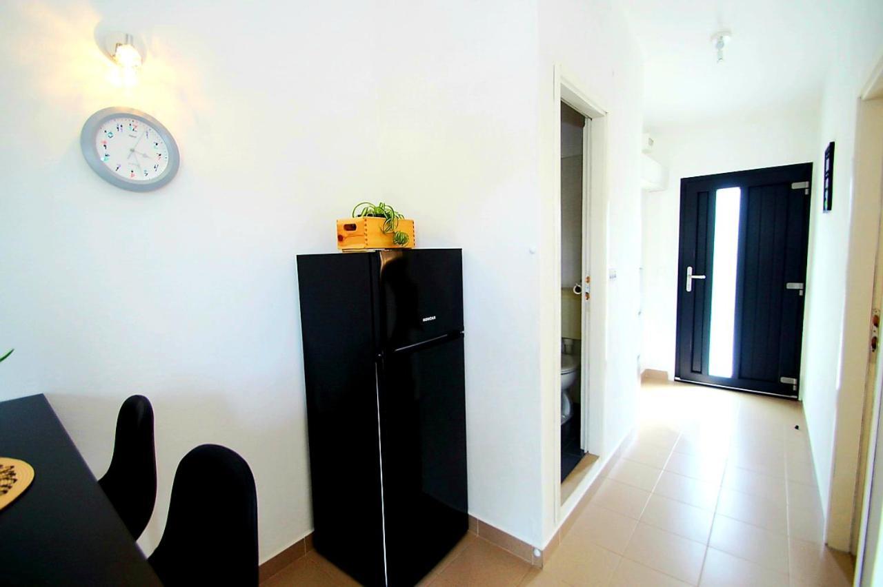 Apartments Petrovic Primošten Buitenkant foto